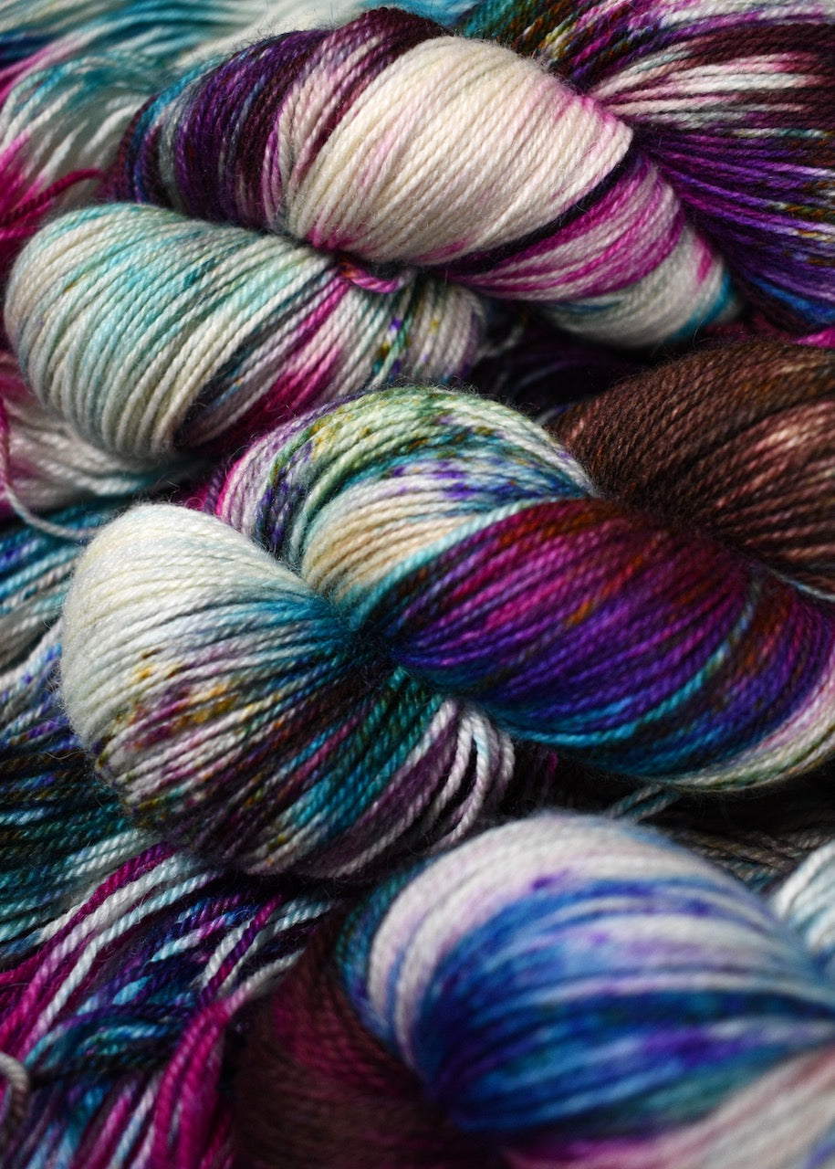 Hand dyed bfl wool sock yarn in pink and blue colours.